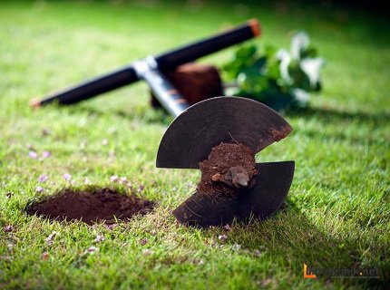 Как сделать ручной садовый бур для земляных работ своими силами