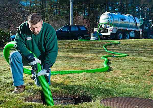 Откачка септиков и выгребных ям в частном доме своими руками